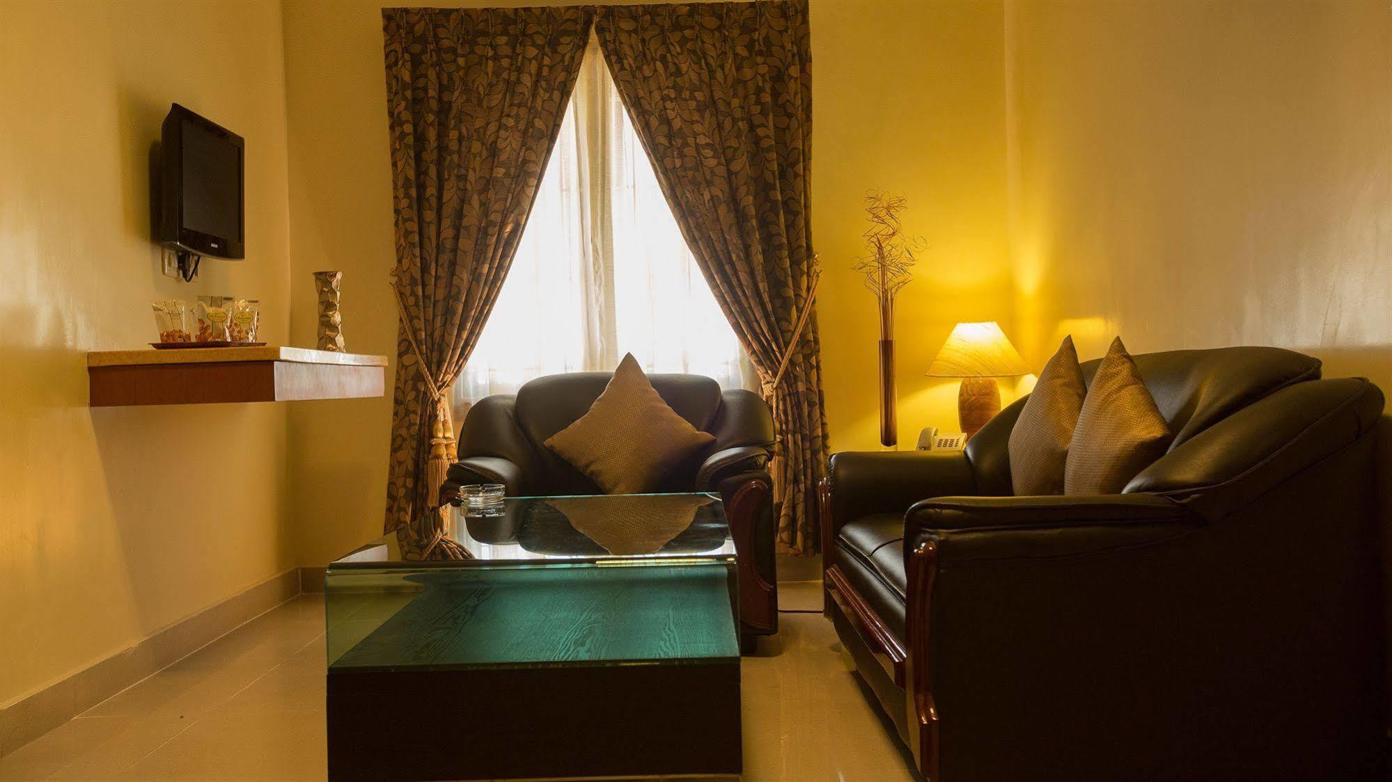 Taz Kamar Family Hotel Chennai Zewnętrze zdjęcie