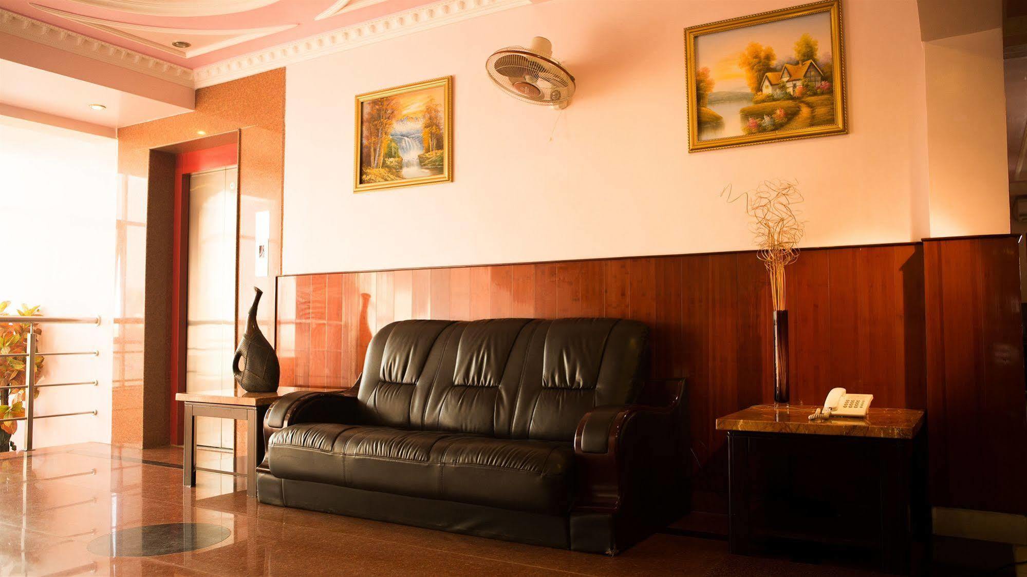 Taz Kamar Family Hotel Chennai Zewnętrze zdjęcie